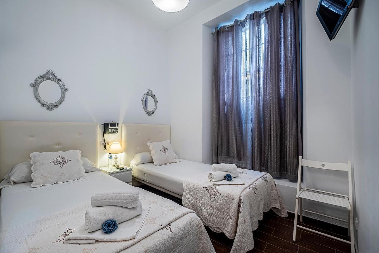Noches De Triana Gasthof 2*